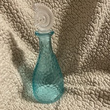 NWT- Ocean Themed Pebbled Glass Bottle with Clear Shell Stopper Teal 