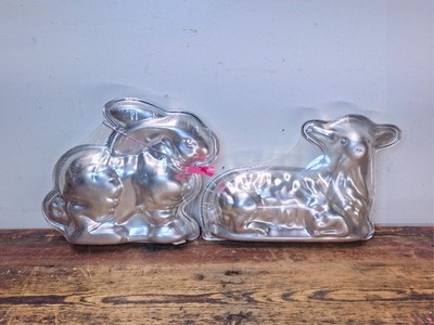 Set of 2 Nordic Ware 3-D Stand Up Cake Pans   Rabbit & Lamb