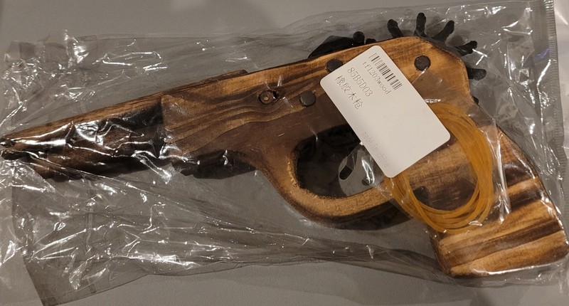 TOY RUBBER BAND RACHETED WOOD PISTOL.