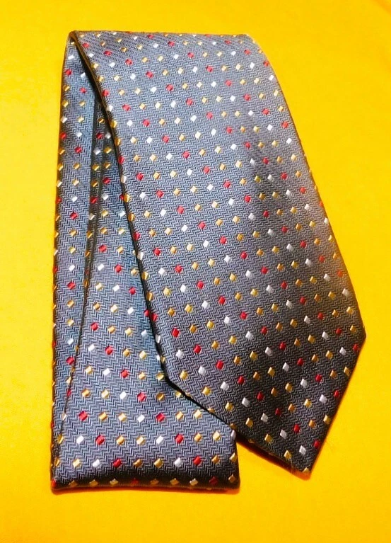 CORBATA CON MOTIVO DE PUNTOS GRIS/ROJO/AMARILLO HECHA EN EE. UU. TOM JAMES - CORBATAS DE DISEÑADOR - CORBATAS. Foto 2 de 3