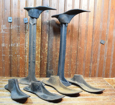 BOTTES EN FONTE CHAUSSURES PATINS DURÉES ET ENCLUME SET RÉPARATION VERS 1890 À 1910 8 PIÈCES
