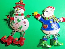 (2) APPROX 2" SNOWMAN SNOWBEAR DANGLING FEET RESIN PIN LOT-RP12 see ****