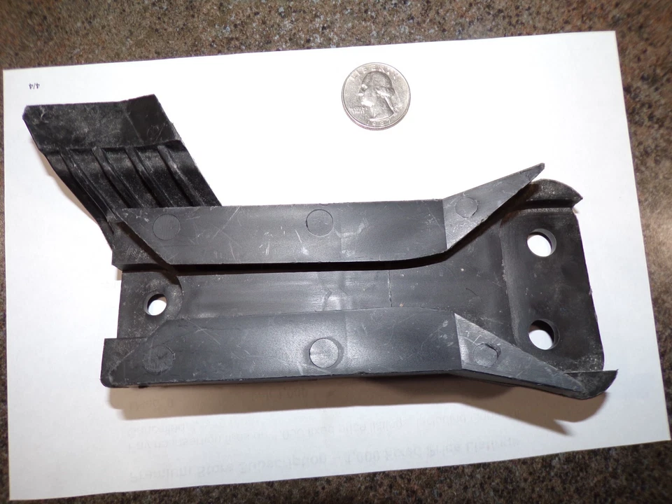 Новый из старых запасов подлинный оригинальный производитель Volvo #3518075-1 RH передний бампер крышка кронштейн 740,760,940, SE,960 - Изображение 2 из 4