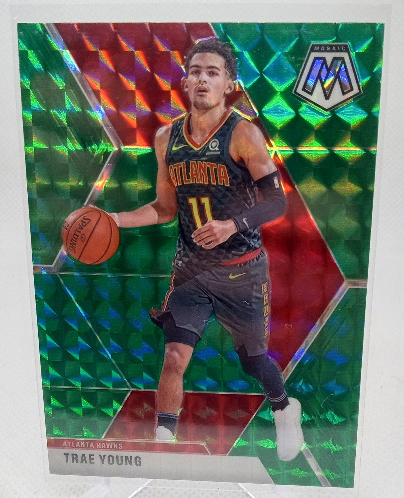 2019-20 Panini Mosaic #182 Trae Young Green Prizm