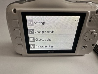 Nikon Coolpix S33 13.2MP Waterproof Camera WHITE Tested & Works