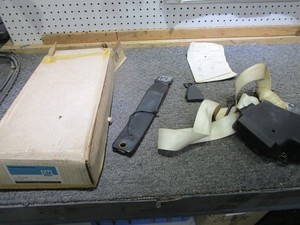 88 corvette 35th anniversary passengers side white seat belt assem GM 12395158