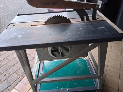 Baukreissäge  400 Volt 6,2 KW. Mit  einem fast neuen Sägeblatt. Säge muss Abgeho