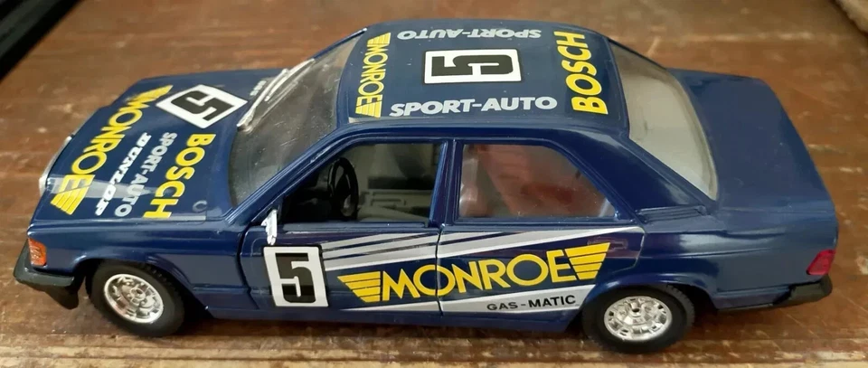 Burago 1/25 Mercedes Benz 190E Race Car - Blue - Immagine 4 di 4