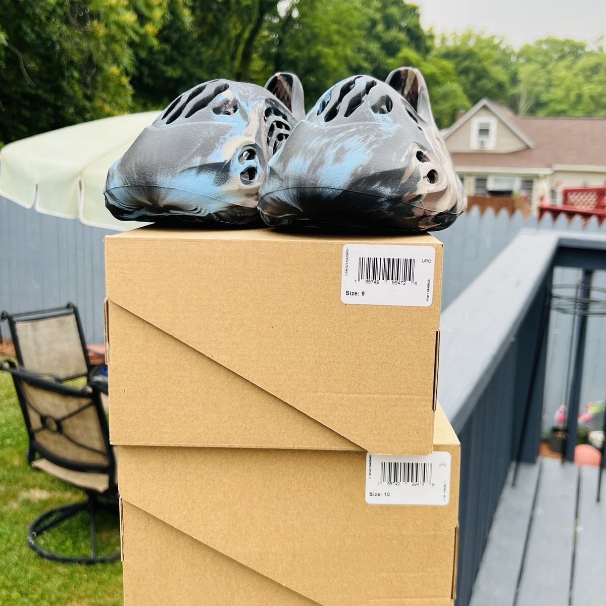の Adidas Yeezy Foam RNR MX Cinder Size 9 (DS/ Brand New) SHIPS ASAP