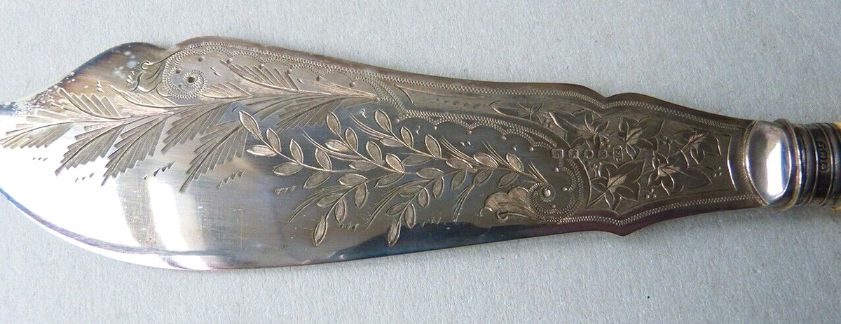 ENSEMBLE DE COUVERTS EN ARGENT, VERMEIL, METAL ARGENTE ET IVOIRE