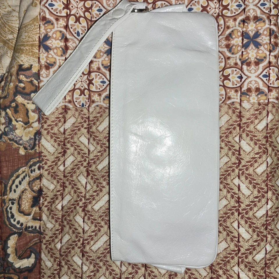 Bolso sin asas organizador de cuero suave blanco cartera muñeca Hobo International 10x5 Foto 2 de 4