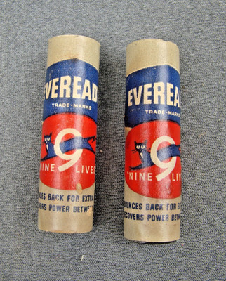 Vintage 1950's Eveready Nine Lives AA Batteries No 915