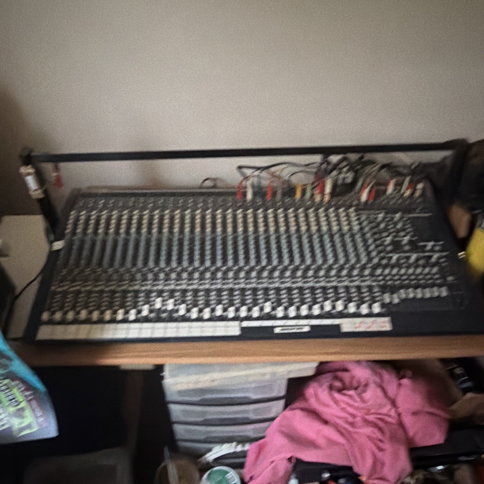 Behringer EURODESK Mixing Console Soundboard Console/Tabletop