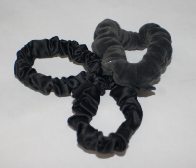 BAREFOOT DREAMS LUXECHIC AND SILK SCRUNCHIE SET Black NEW MSRP $45 BAREFOOT DREAMS LUXECHIC AND SILK SCRUNCHIE SET Black NEW  main image 2