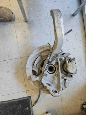 2010-2018 BMW X5M Passenger Right Front Spindle Knuckle OEM