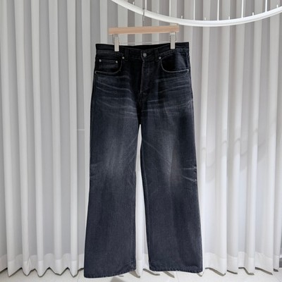 Schwarze Jeanshose Celine mit Lederaufnäher 29 157093490