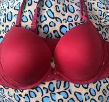 Red Victoria’s Secret “Body By Victoria”Very Sexy Push Up Lace bra Sz 38D