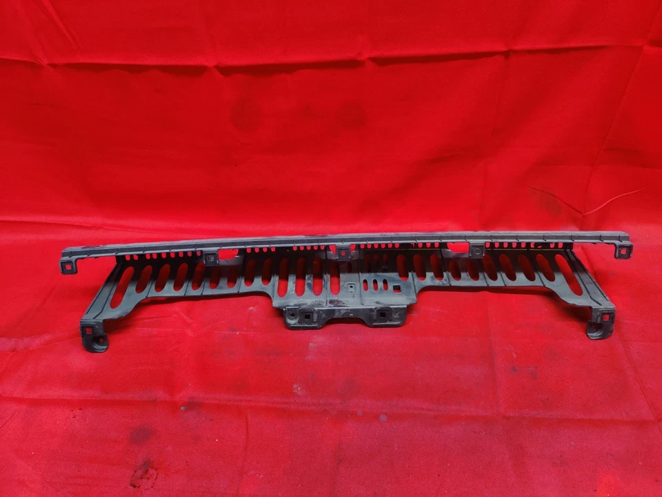 11-16 MINI COOPER REAR BUMPER CENTER MIDDLE SUPPORT GUIDE MOUNT MOUNTING BRACKET Foto 4 de 4