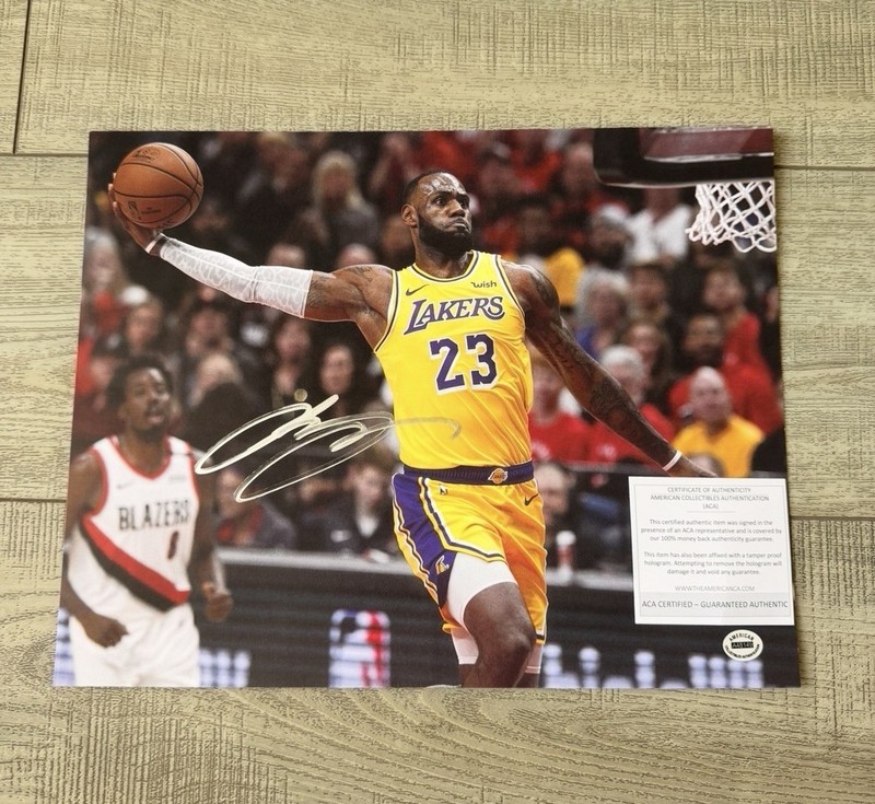 LeBron James signed 11x14 Photo With Coa