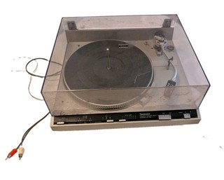 Technics SL 235 Model Belt Drive Frequency Generator Servo Automatic Turntable