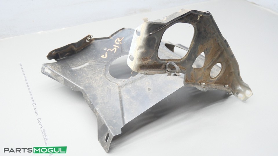2004-2007 Maserati Quattroporte M139 Right Side Headlight Lower Support Bracket
