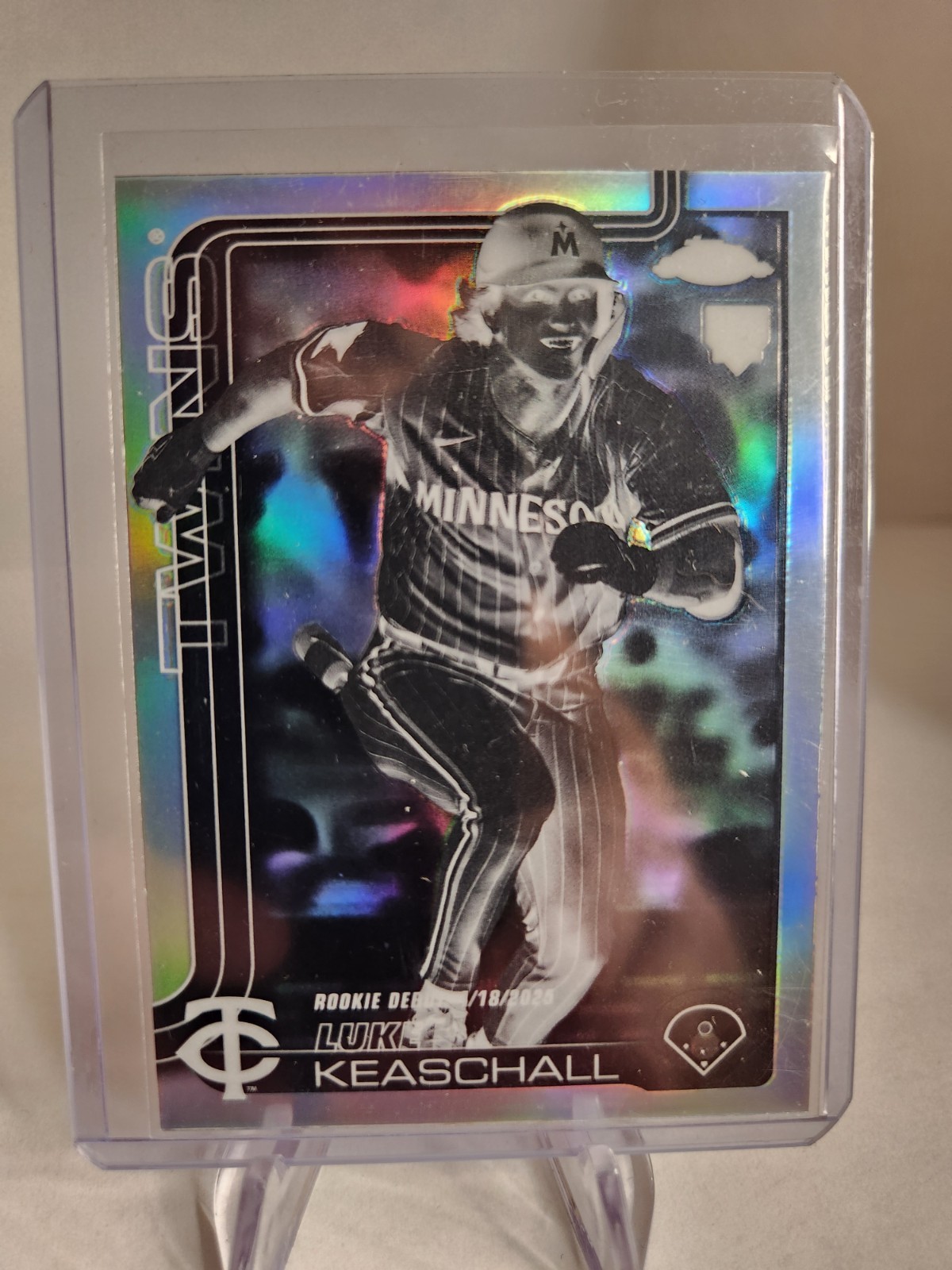 Luke Keaschall 2025 Topps Chrome Update Negative Refractor RC Twins Rookie Debut