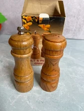 Vintage DCH Corp Solid oak wood Salt & Pepper Grinder Set in box 5"