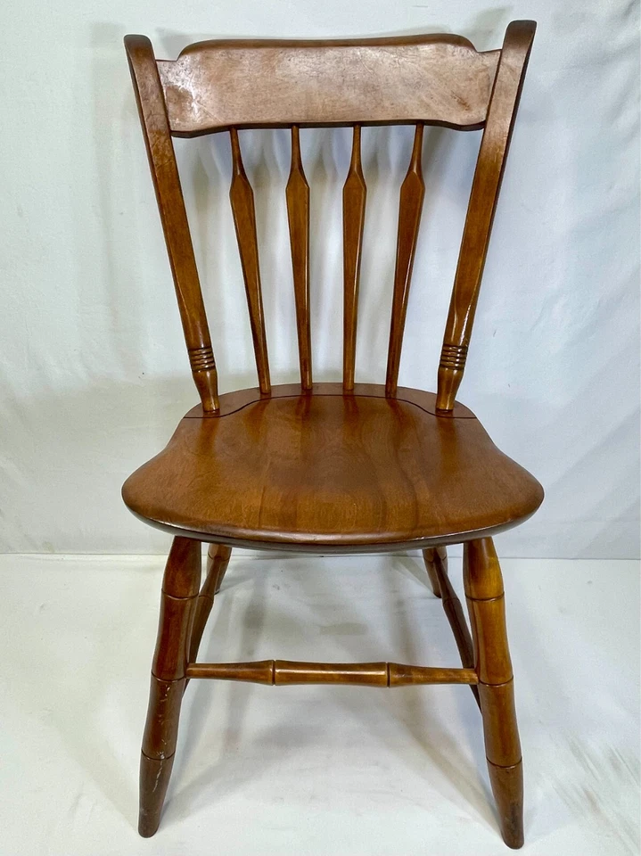 Par de sillas de comedor Ethan Allen con respaldo de husillo y arce - diseño clásico Windsor Foto 3 de 4