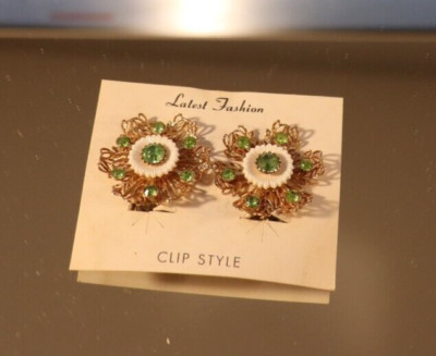 HENRY PRODUCTS N Y C LATEST FASHION CLIP-ON EAR RINGS GREEN RHINESTONES 40`S-50S