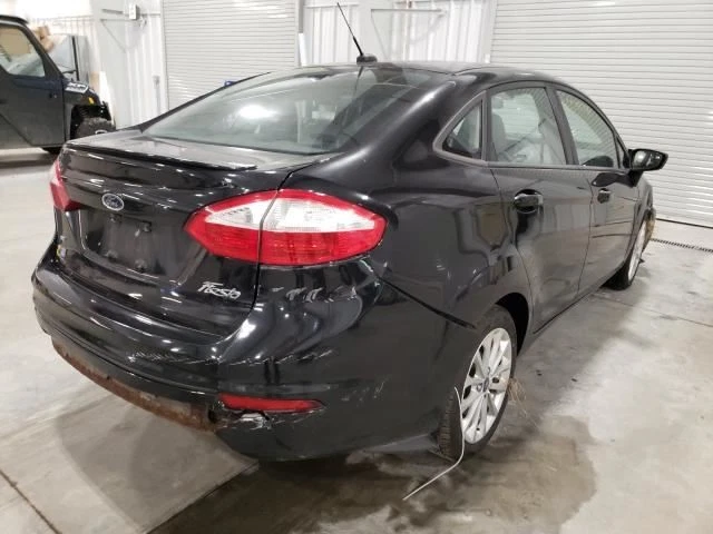 Tapón de bisagra trasera lado pasajero derecho Ford Fiesta 2014 2015 Foto 4 de 4