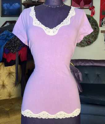 Purple & White Fitted Y2k  Lace Hem V-Neck Top Whimsy Cottagecore Romantic MED