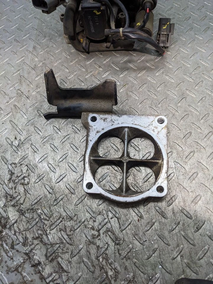 Corpo do acelerador 4 cilindros transmissão manual compatível com 93-94 Nissan Pickup 1177814 - Imagem 3 de 4