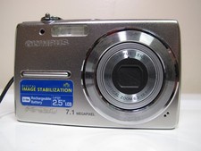 Olympus FE FE-230 7.1MP Digital Camera Silver 2 Batt XD-16MB Lowepro Case