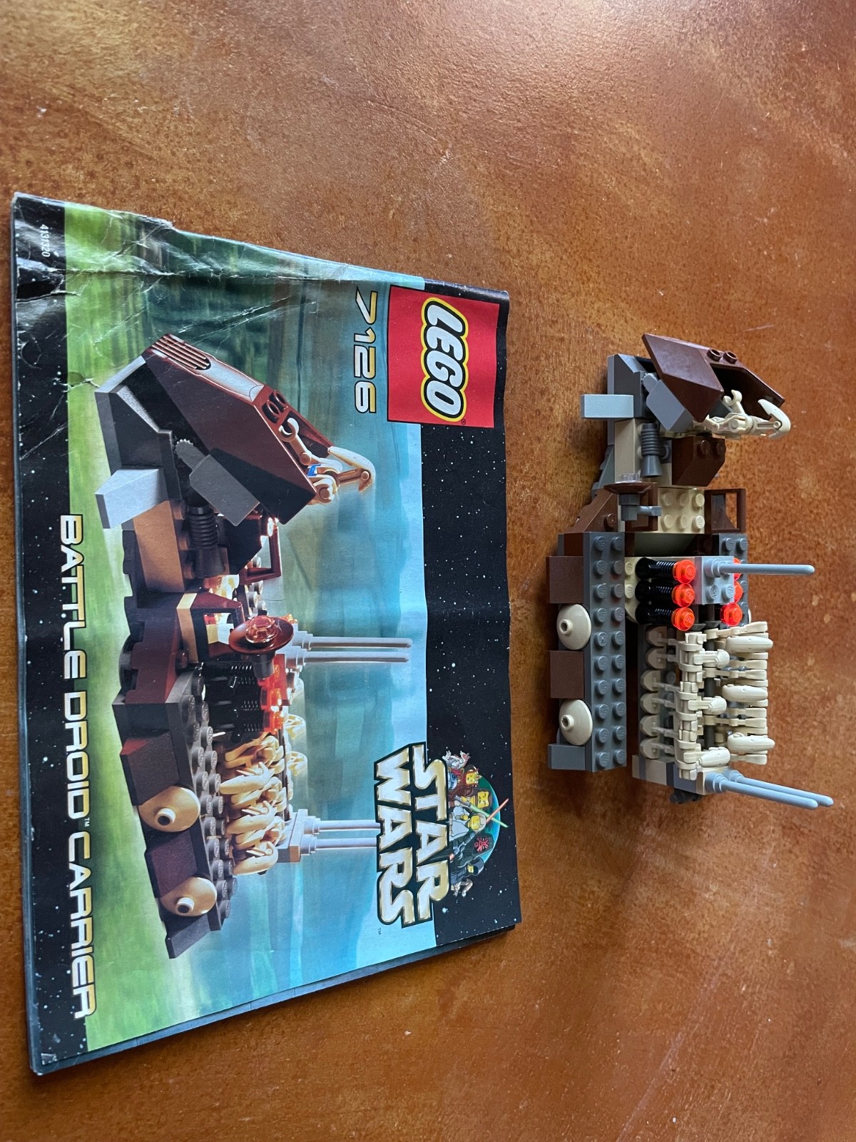 LEGO Star Wars: Battle Droid Carrier (7126):  missing a piec