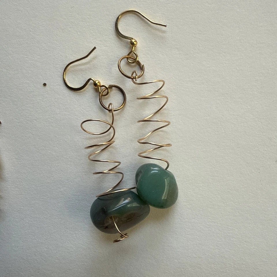 Pendientes chapados en oro con varias piedras Foto 4 de 4