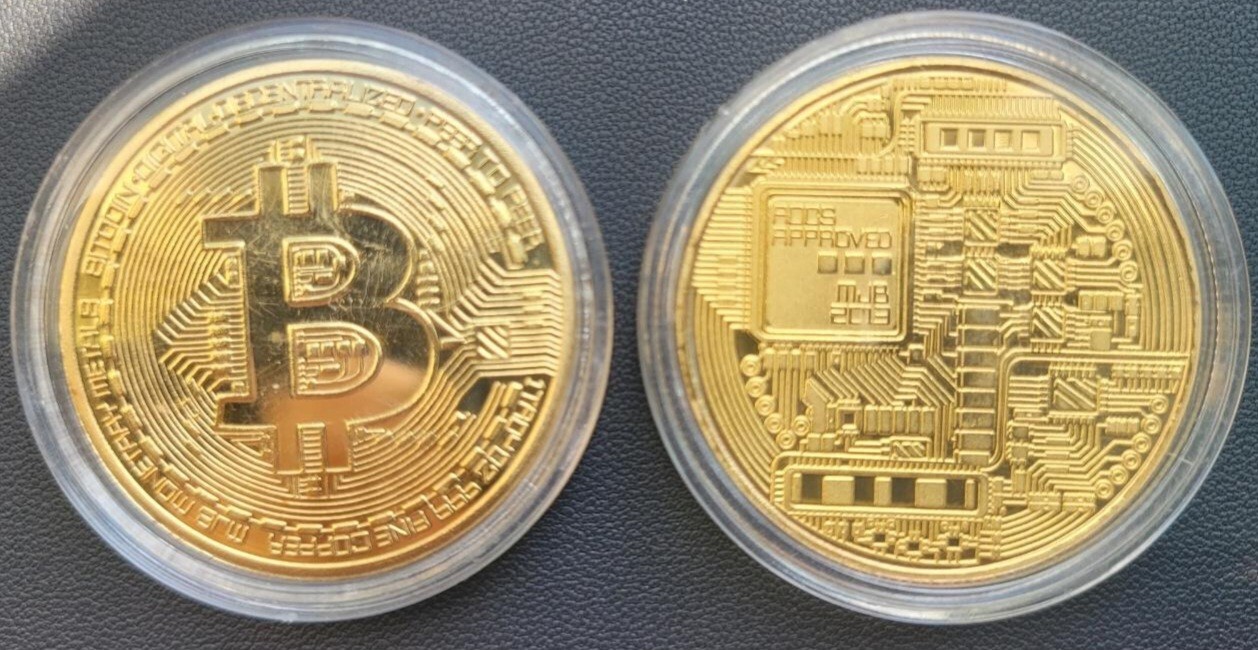 Bitcoin Commemorative Coin Crypto Currency Collectible Gold Souvenir