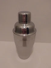 Cocktail Shaker,16 oz Martini Shaker, Drink Shaker Built-in Strainer, Stainless