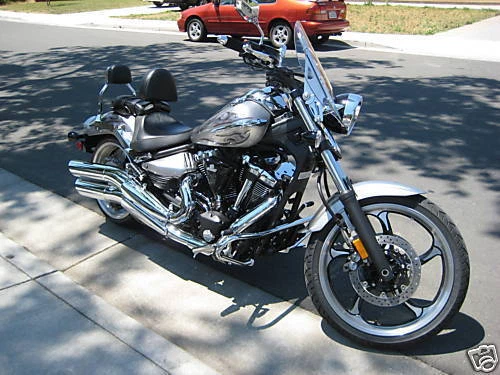 Respaldo para conductor de motocicleta Yamaha Stratoliner/Roadliner/Raider liberación rápida  Foto 3 de 3