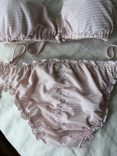 H&M Women’s Seersucker Pink And White Stripe Ruffle Scallop Swimsuit Set 10/14 - Picture 5 of 10