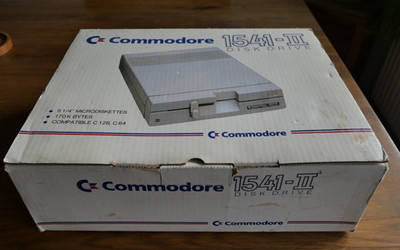 Commodore 1541-II Diskettenlaufwerk in OVP mit Zubehör voll funktionstüchtig