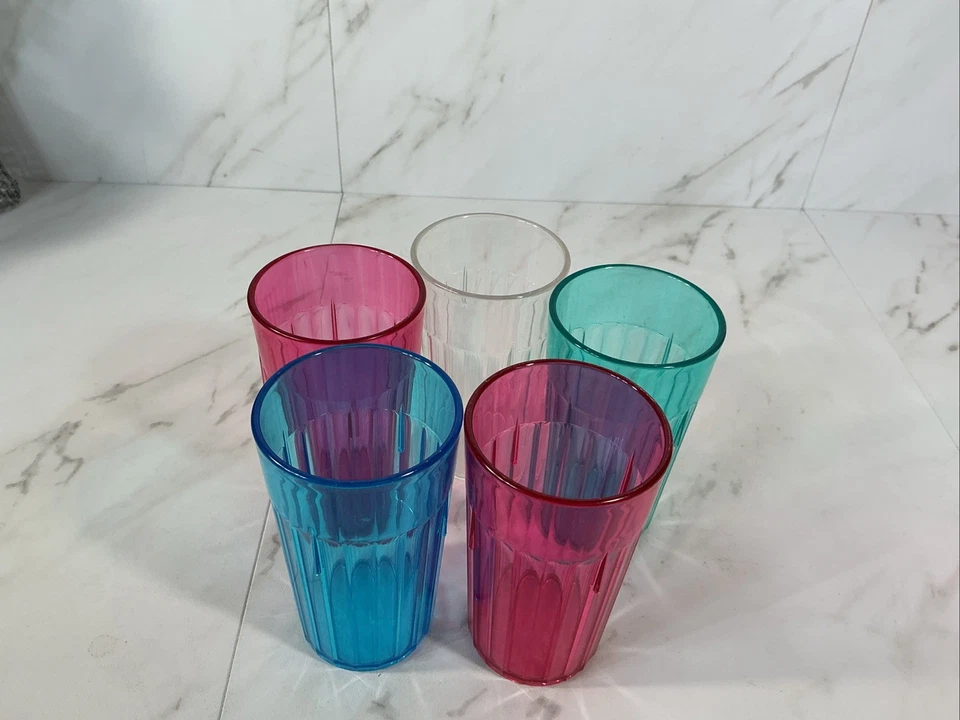 Vasos de jugo de plástico acanalado Arrow U.S.A. vintage ~ estilo restaurante ~ multicolor Foto 3 de 4