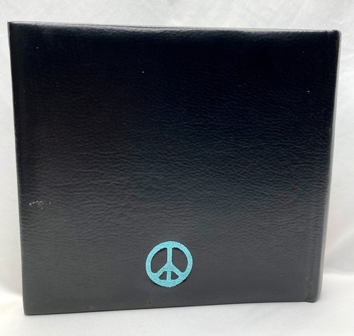 Álbum de fotos de vinilo negro ""Peace"" diseño contiene 200 4 x 6 fotos con diario familiar - Imagen 4 de 11