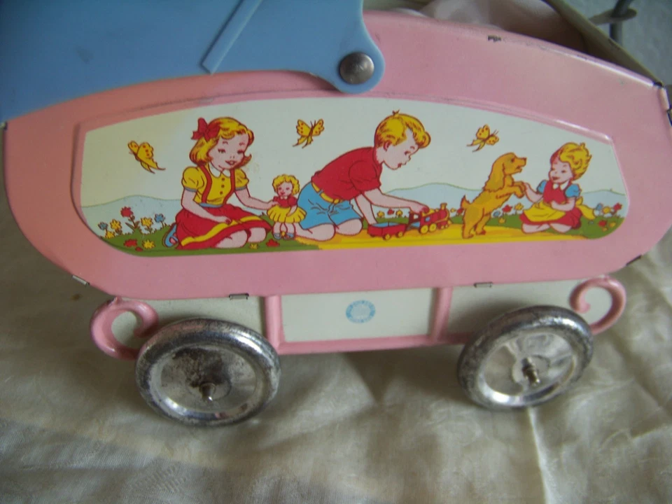 BONECA ALEMÃ ANTIGA TODA BISQUE E CARRINHO DE BEBÊ DE LATA ARTE OHIO com LITOGRAFIA - Imagem 3 de 4