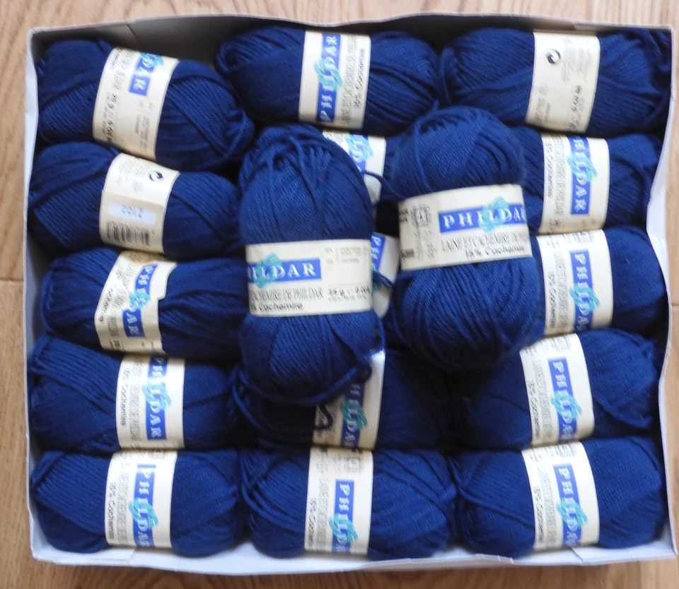 Lot 17 pelotes de laine de 25 gr PHILDAR  15% Cachemire Bleu marine - Photo 1/4