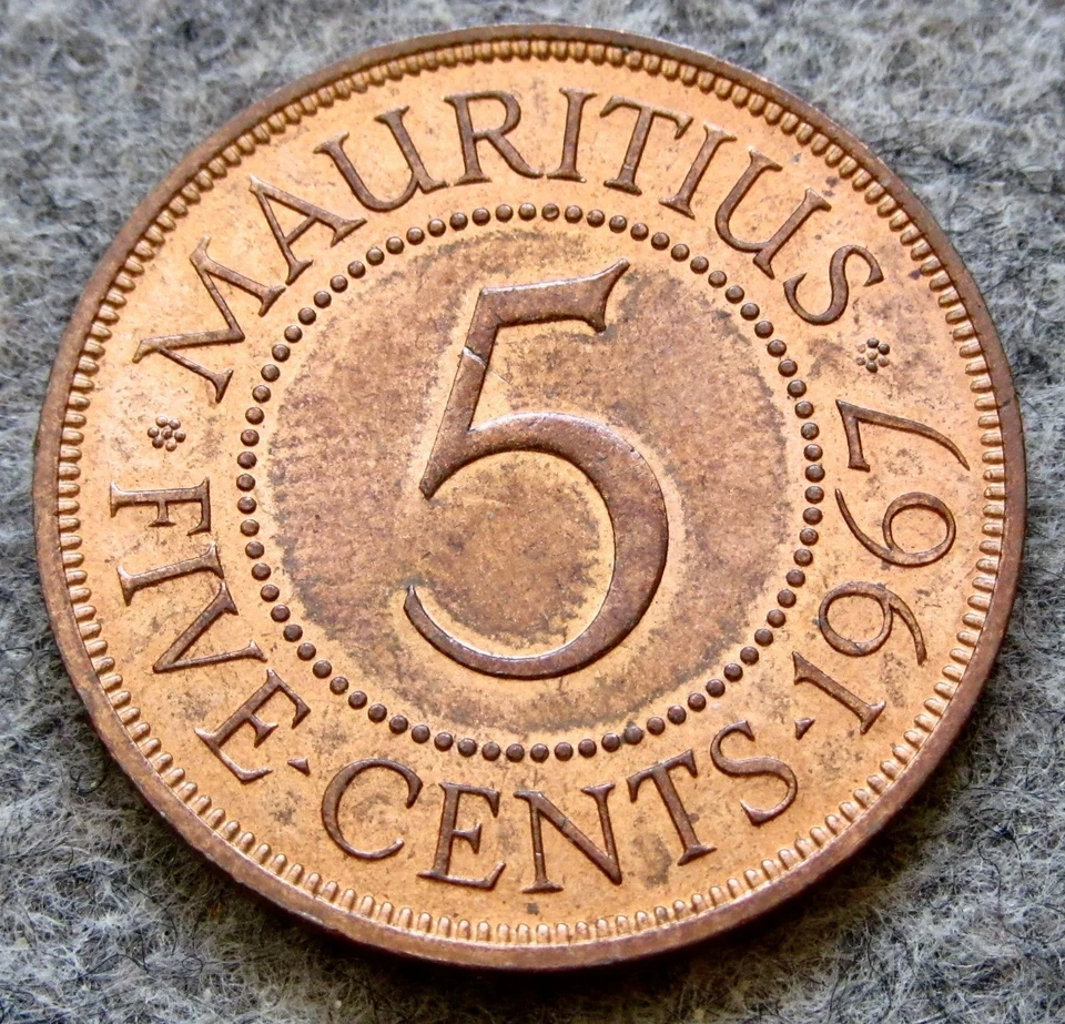 MAURITIUS Queen Elizabeth II 1967 5 CENTS BRONZE UNC km# 34 we combine postage - Image 3 of 4