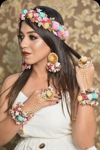 flower jewelry for baby shower