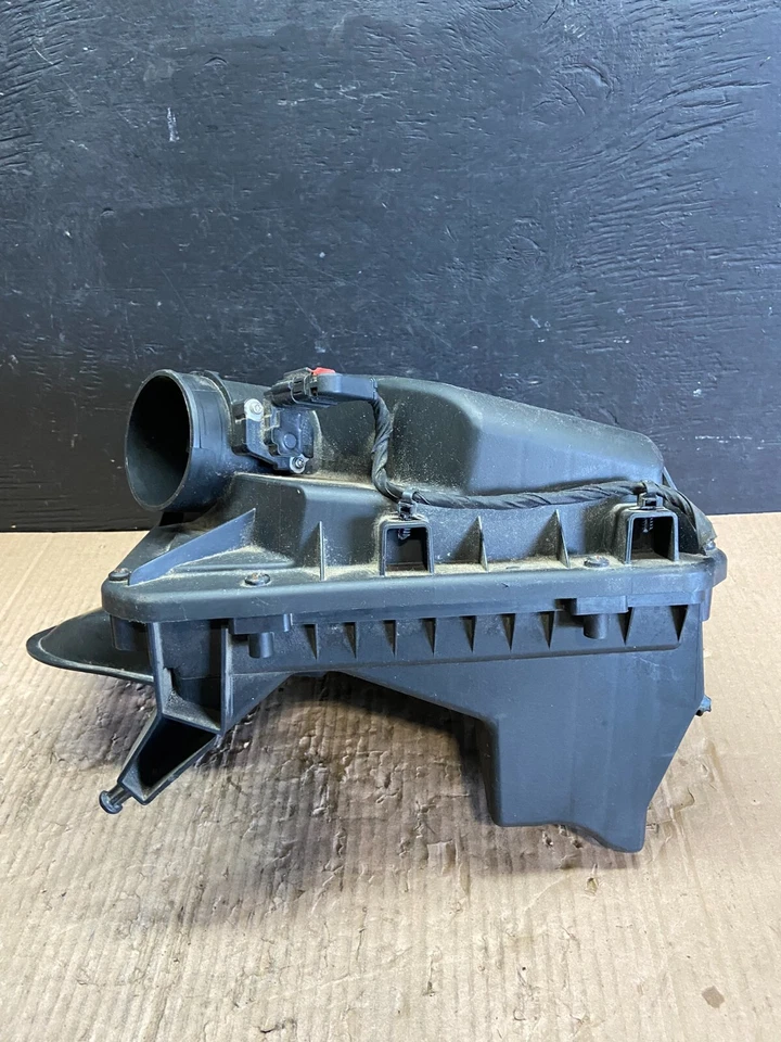 2014 to 2017 Buick Regal OEM Air Filter Air Cleaner Box D2818 DG1 - Image 3 of 4