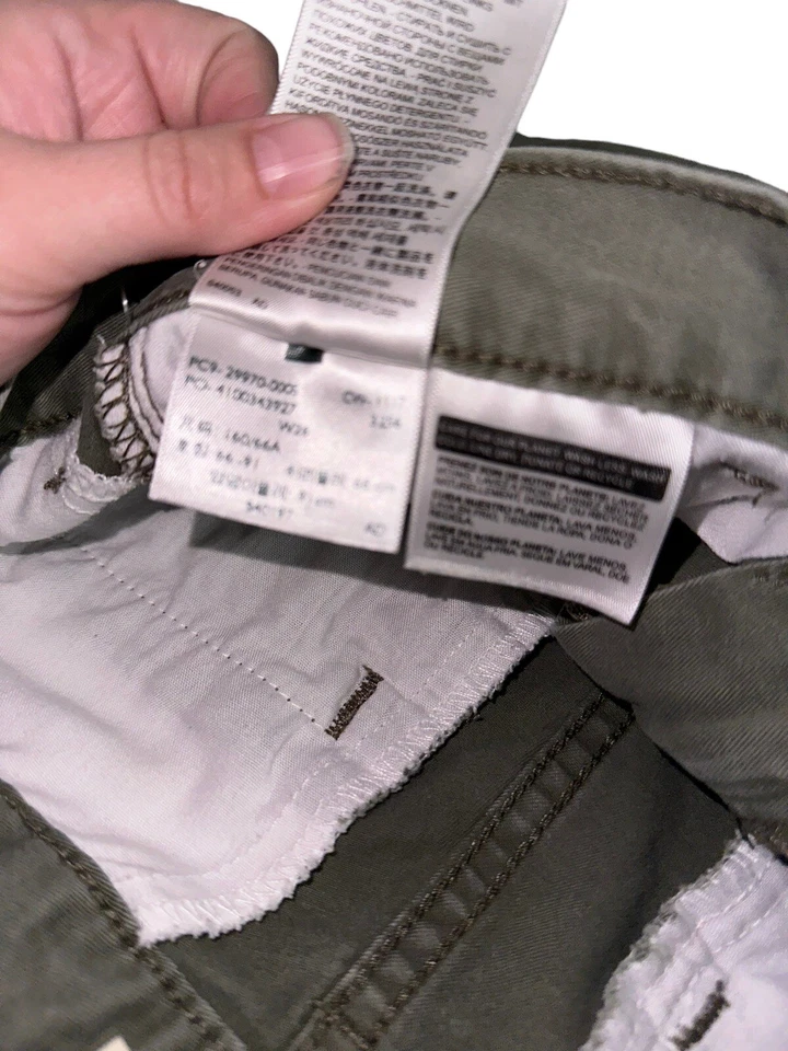 Pantalones cortos chinos Levi’s para mujer frente plano talla 26 verde Foto 4 de 4