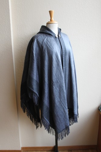 Gray ALPACA WOOL BOHEMIAN WRAP HOODED BLANKET CAPE OPEN Fringed PONCHO SHAWL - Picture 3 of 3