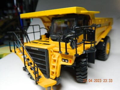 Komatsu HD605 Steinbruchkipper, Universal Hobbies 1/50